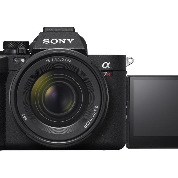 Sony Expands its Alpha 7C Line and Adds a New Wide-Angle Lens